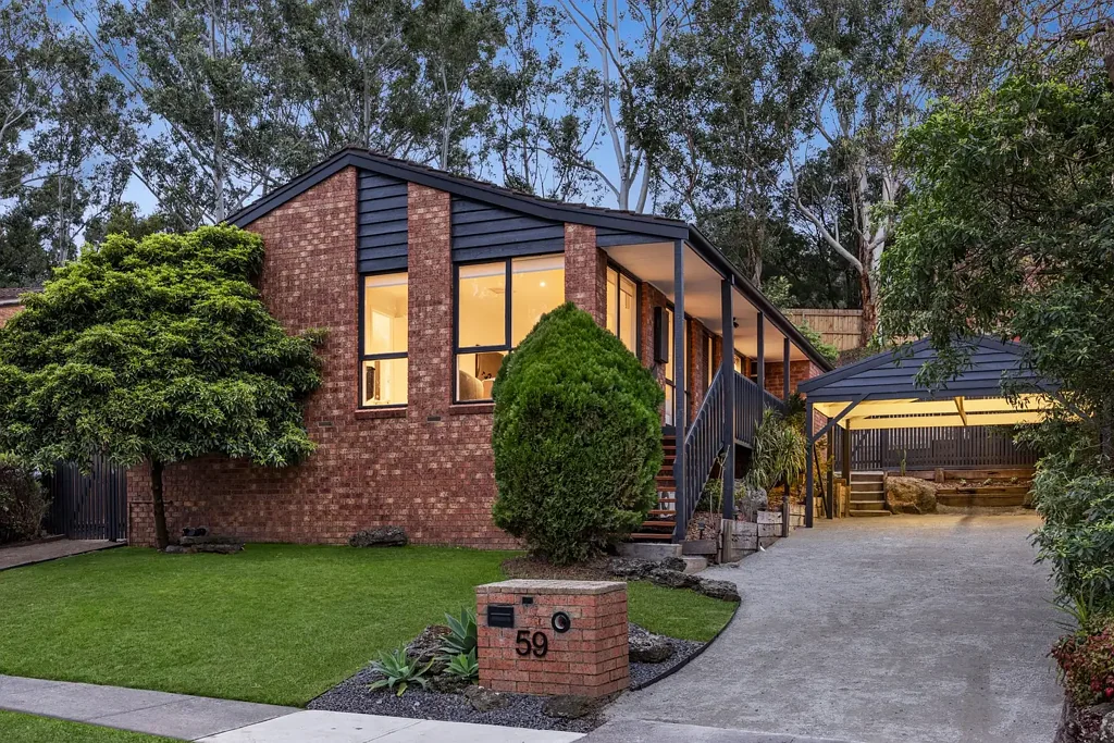 Eltham North 3房 奢华现代翻新，无与伦比的家庭理想地段 Luxurious Contemporary Updates, And An Unbeatable Family Location