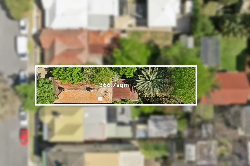 Burwood 3房 366平米地块潜力 优越位置便利 550米火车站 150米公校 近餐厅区 绿荫后院宁静 Generous Land Parcel Located in a Blue-Chip Address