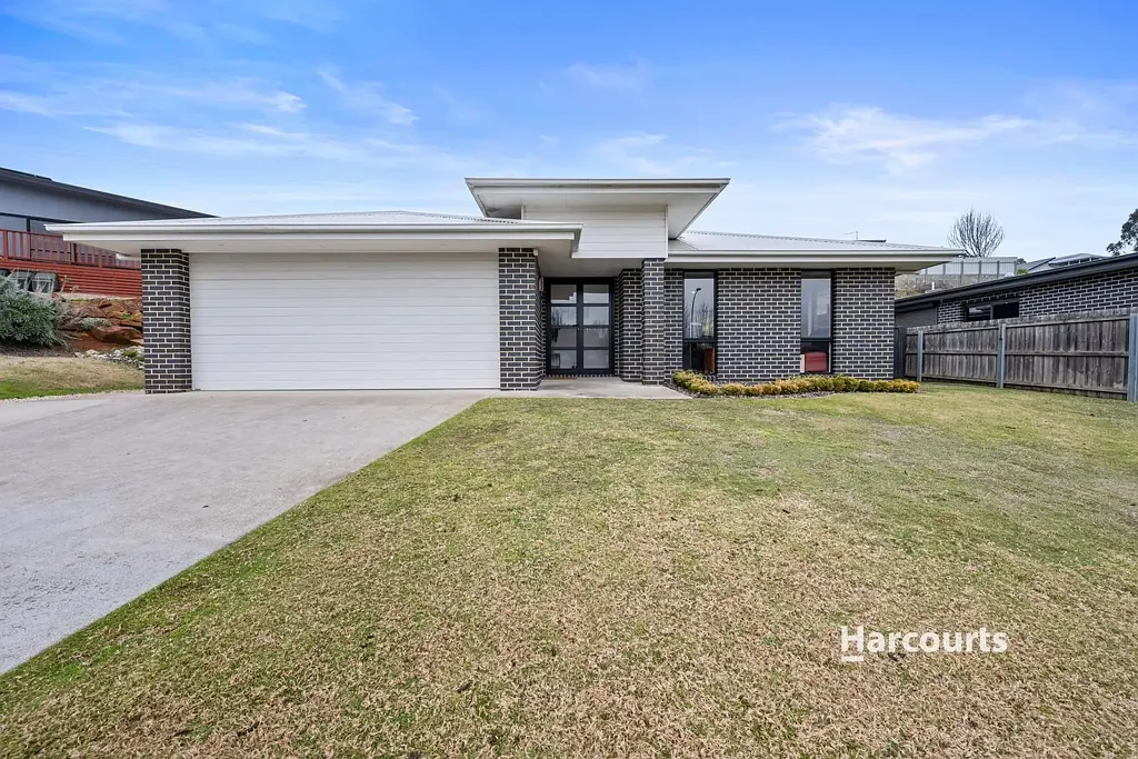 Stony Rise 3 Bedroom Modern Family Living in a Sought-After Location!