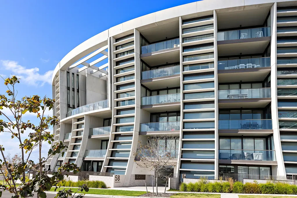 Shell Cove 3 Slaapkamer Nautilus Apartment 405 - Coastal Luxury with a Front-Row Marina View