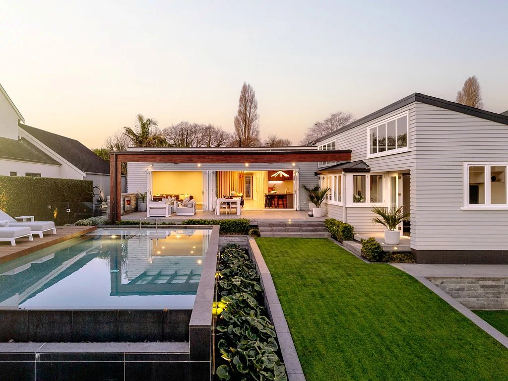 Fairfield 5ਬੈੱਡਰੂਮ Iconic riverside estate for modern family living