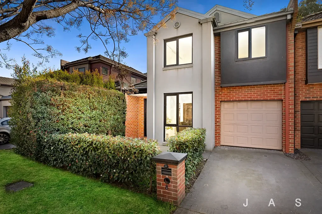 Yarraville 3 Bedroom Contemporary Comfort, Superb Location