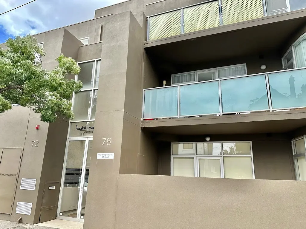 FRESH 1 BEDROOM APARTMENT - WITH COURTYARD