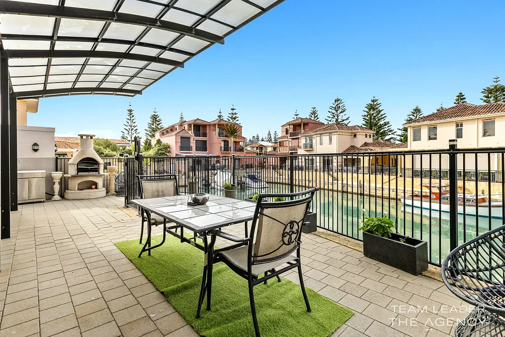 Wannanup 3房  Embrace serene canal-side living in Port Bouvard