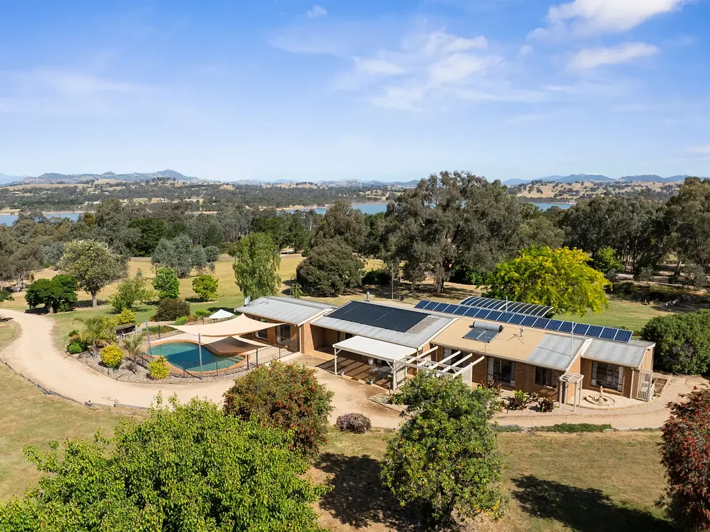 110 Ford Drive, Mansfield, VIC 3722