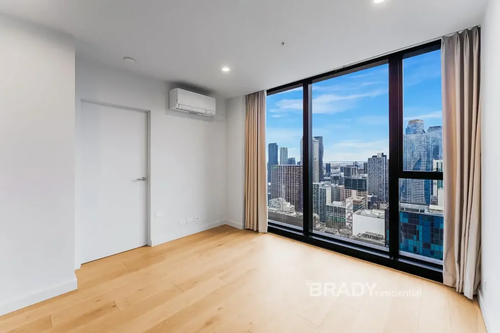 TWO-BEDROOM ONE BATHROOM APARTMENT OFFERS A COMFORTABLE CITY LIFESTYLE!