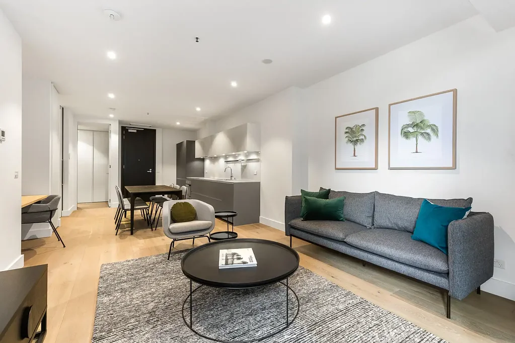 Modern fully furnished 2 bedroom apartment in Albert Park Lake