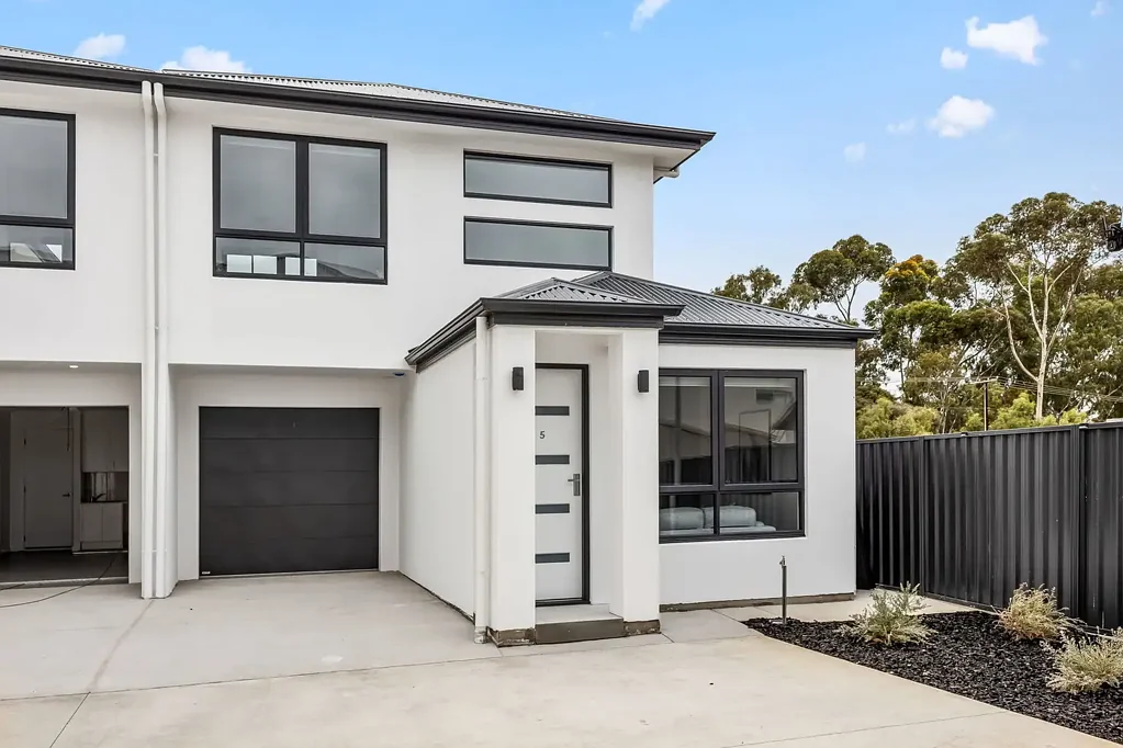 Salisbury 3chambre Sophisticated & chic living in a stunning new townhouse.