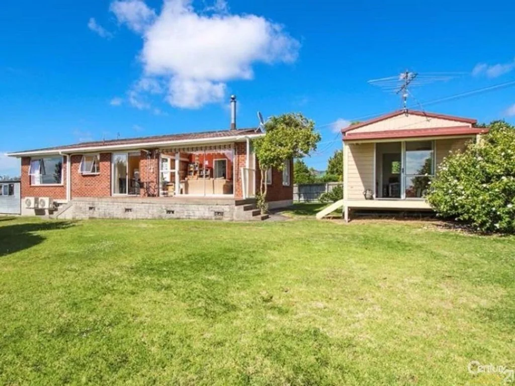 Te Atatu South 4Zimmer Sea Views, Big Land & Serious Future Upside