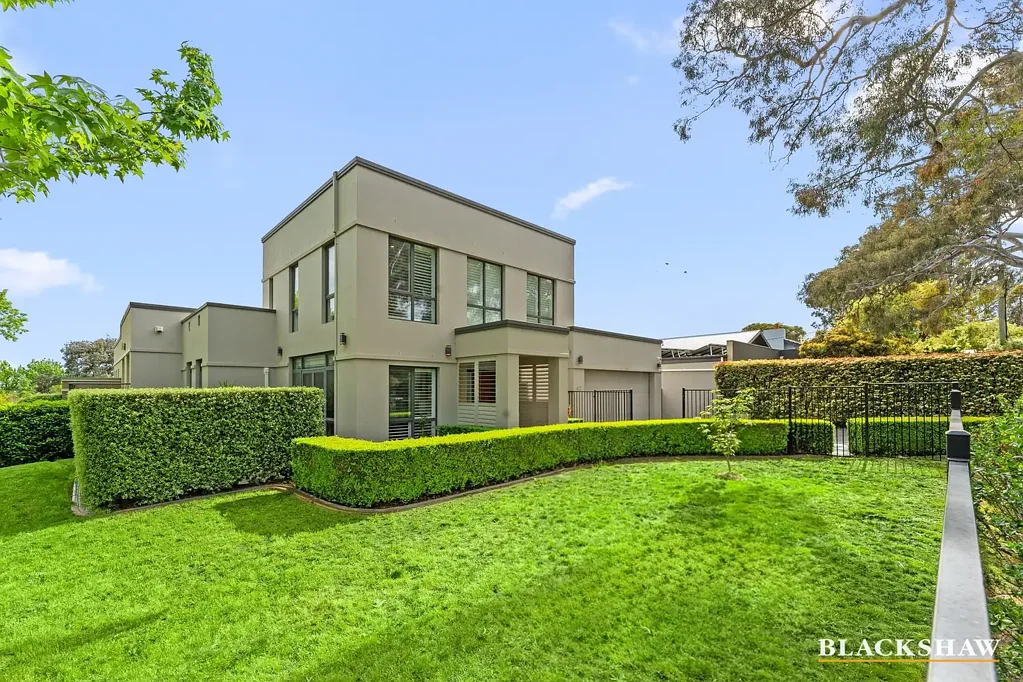 Narrabundah 3ห้องนอน A Refined Inner South Residence - Where Intimacy Meets Architectural Grandeur