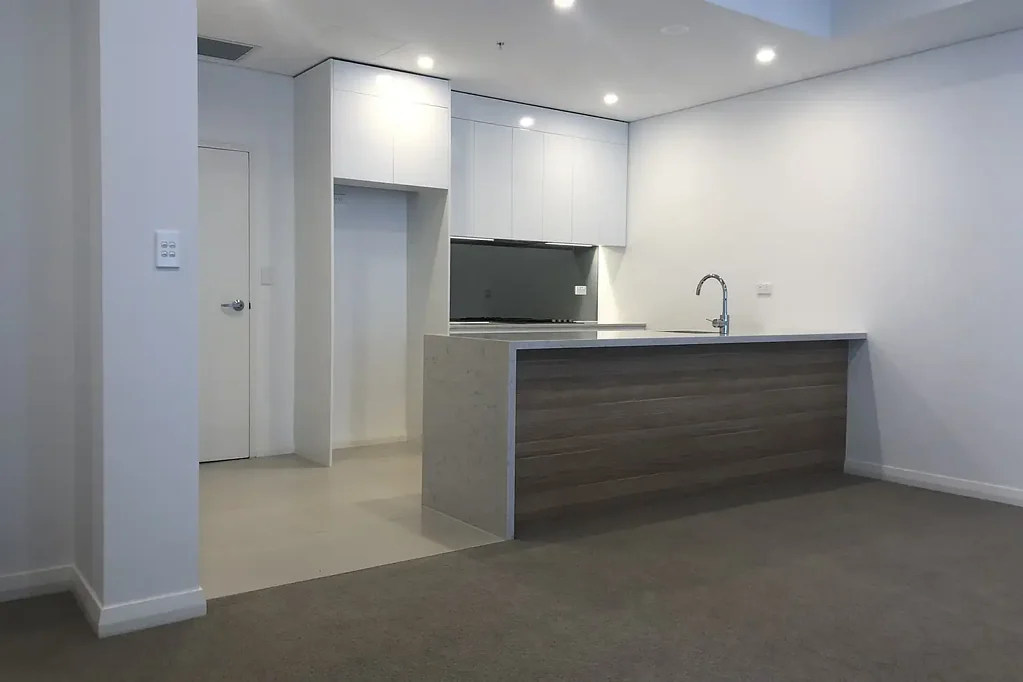 Modern One Bedroom Apartment With New Carpet
