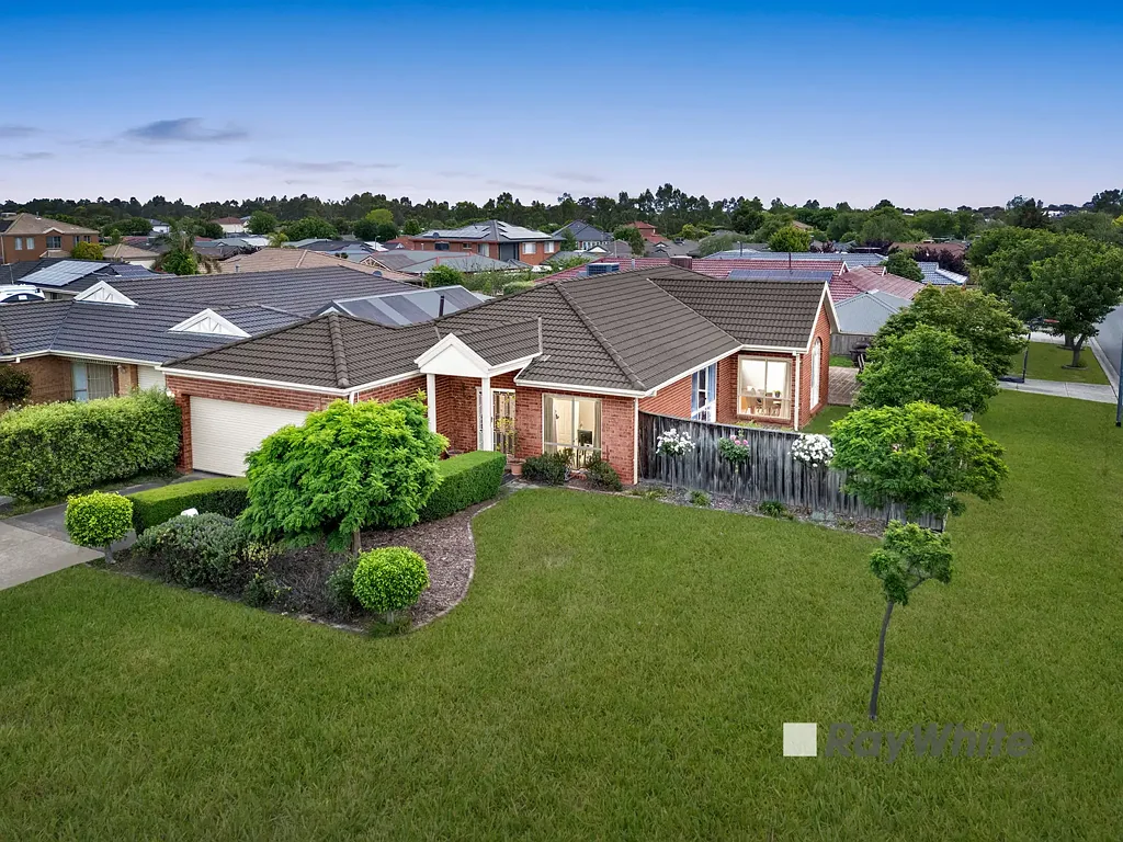 Narre Warren South 4房 高挑拱顶天花板 宽敞自然采光 巨大户外露台 全年舒适温控 主卧带套间 大双车库 内部便捷通道 Unrivalled Space & Family Comfort in a Prime Court Location