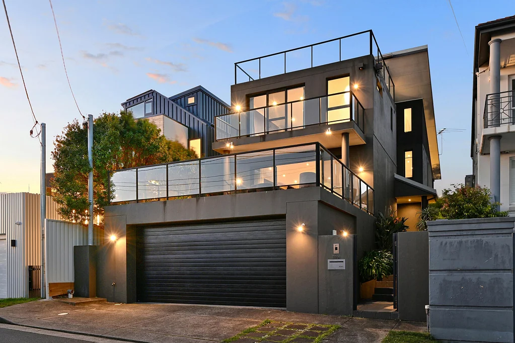 Maroubra 5બેડરૂમ Architect Designed Freestanding Coastal Home with Rooftop Terrace & Spectacular Sea to City Views