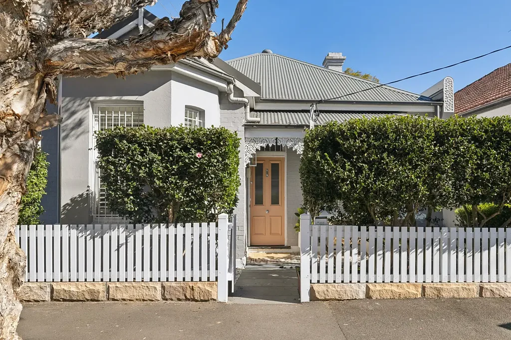 Balmain 3कमरा Freestanding double-fronted Victorian home / relaxed contemporary style