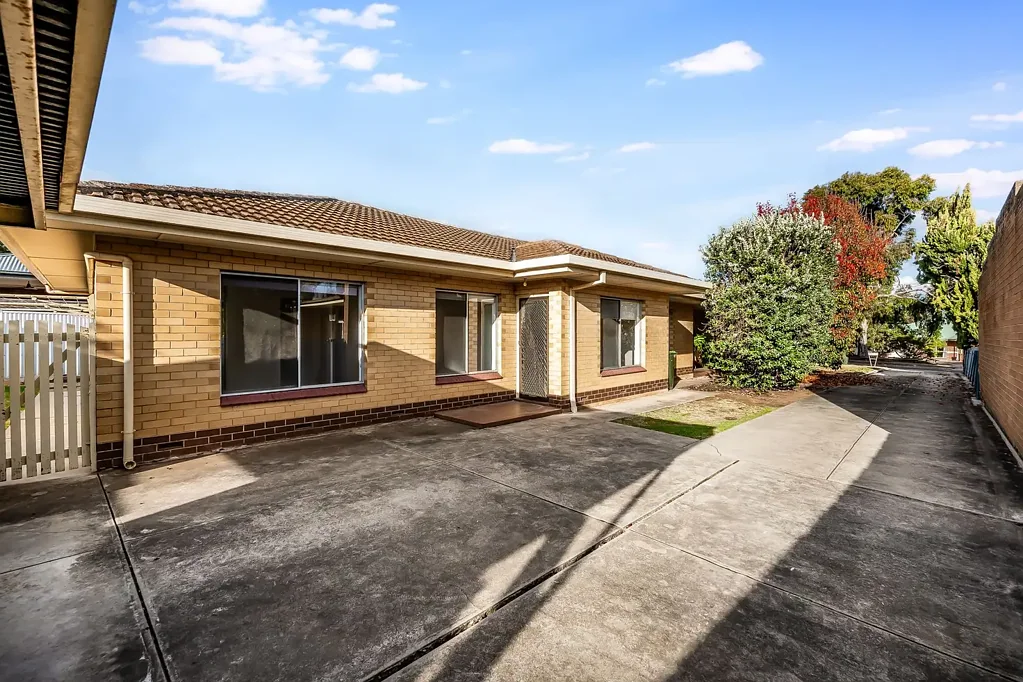 PRIVATE 3 BEDROOM UNIT WITH GREAT SIZED YARD IN SMALL GROUP OF 3!
