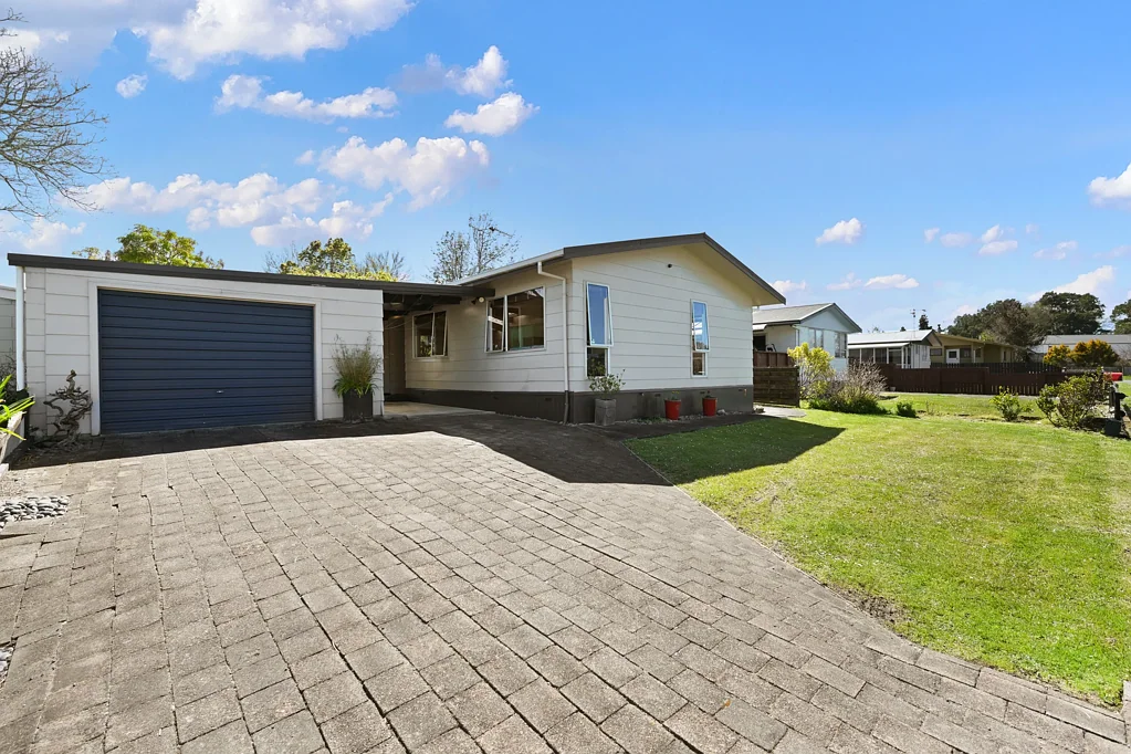 Hamilton Lake 4 Bedroom Built For Family, Treasured For 38 Years