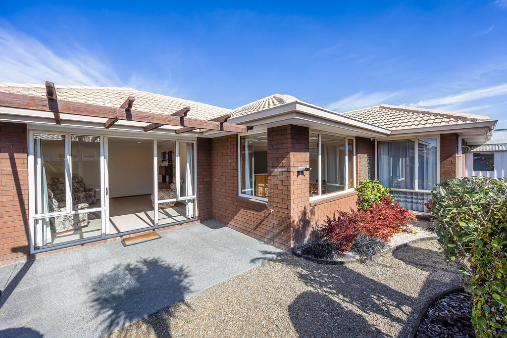 Kaiapoi 2બેડરૂમ First Time Offered, Immaculate One-Owner Home