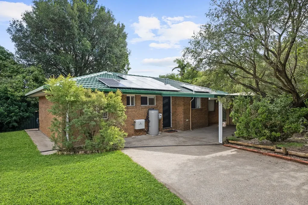 Underwood 3Zimmer Tucked Away in a Quiet Complex - Space, Comfort & Convenience