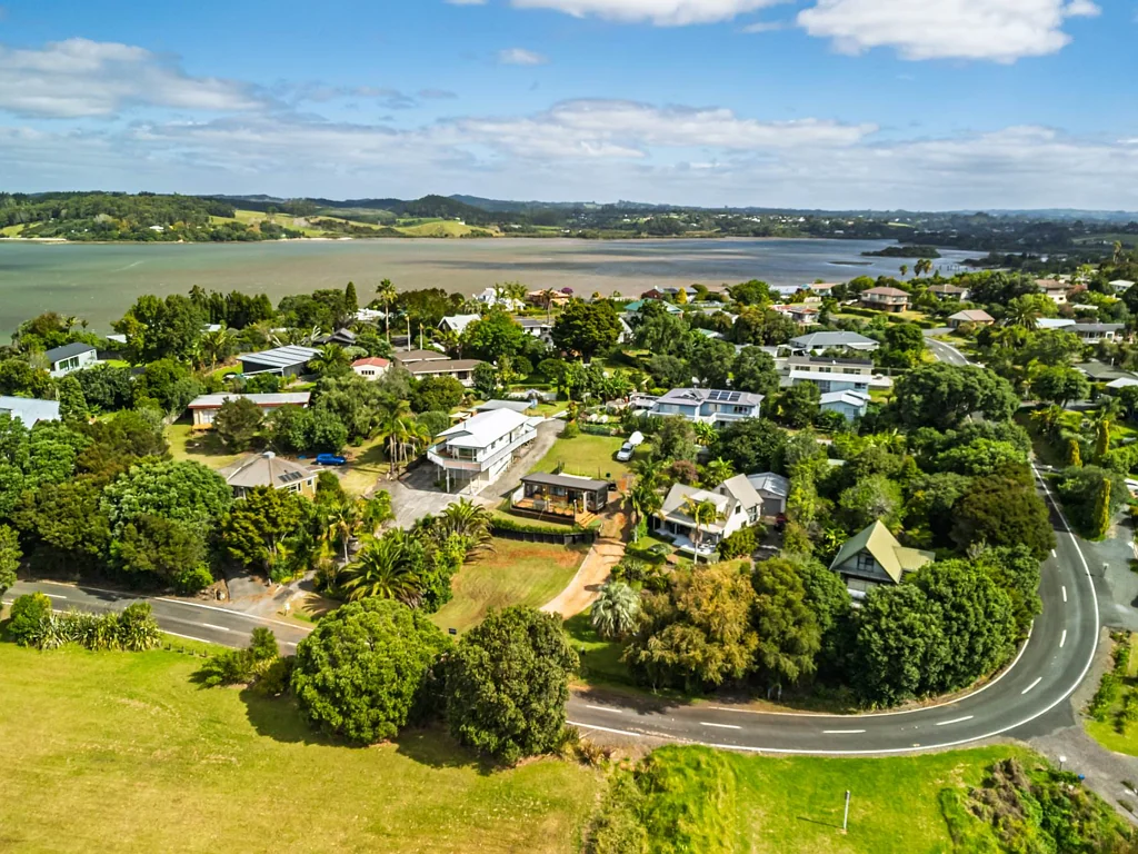 Kerikeri  Prime Position - Plenty of Potential