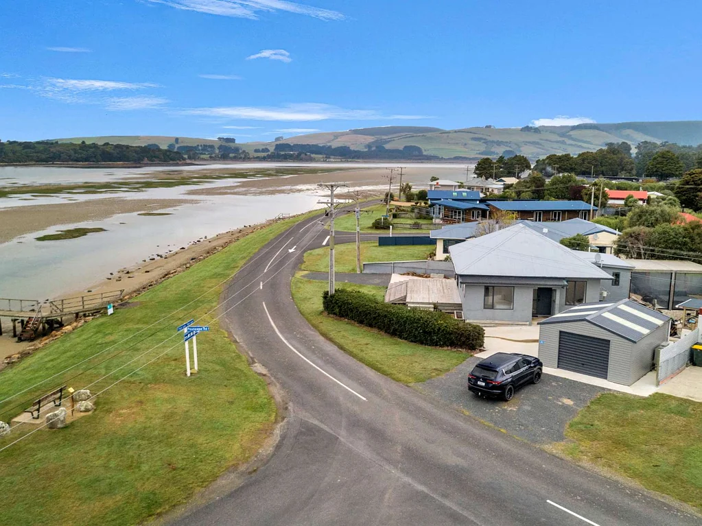 Owaka 4ਬੈੱਡਰੂਮ Waterfront Retreat in the Heart of the Catlins!