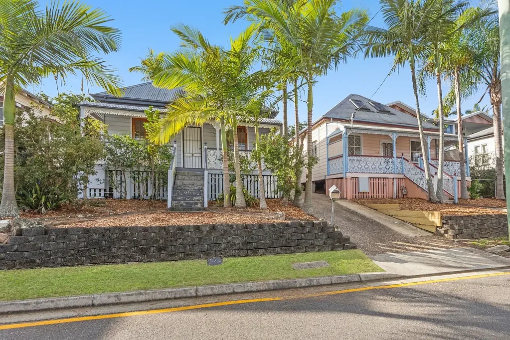 Albion 4ਬੈੱਡਰੂਮ 2 Cute Cottages on one 529m² lot- Brisbane's Most Amazing Opportunity?