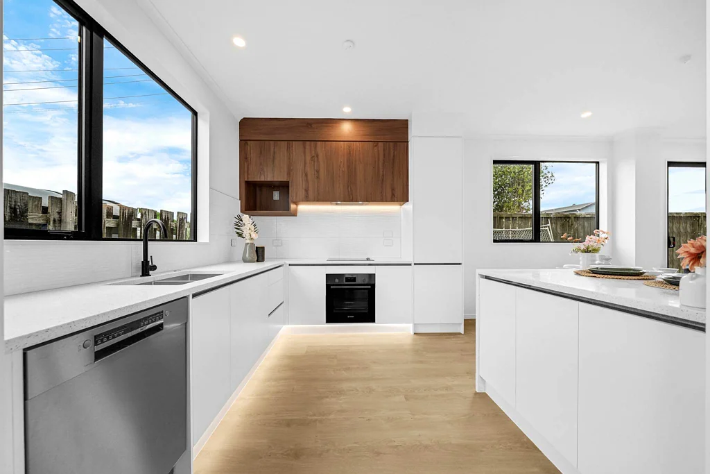 Manurewa 3 Bedroom Brand-New 3-Bdrm with Garage + 2 On-Site Car Parks