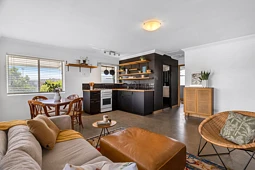 2/130 Gainsborough Street, Moorooka
