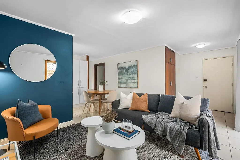 Glenelg North 2房  Blue-chip Investment or Perfect First Home