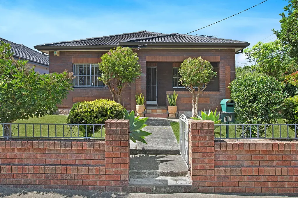 Rosebery 3chambre First Time Offered In 55 Years, Freestanding Home In Prime Rosebery Pocket