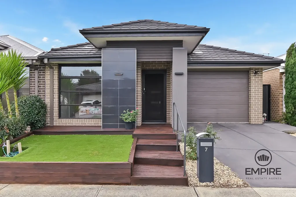 7 Mill Circuit, Clyde North, VIC 3978