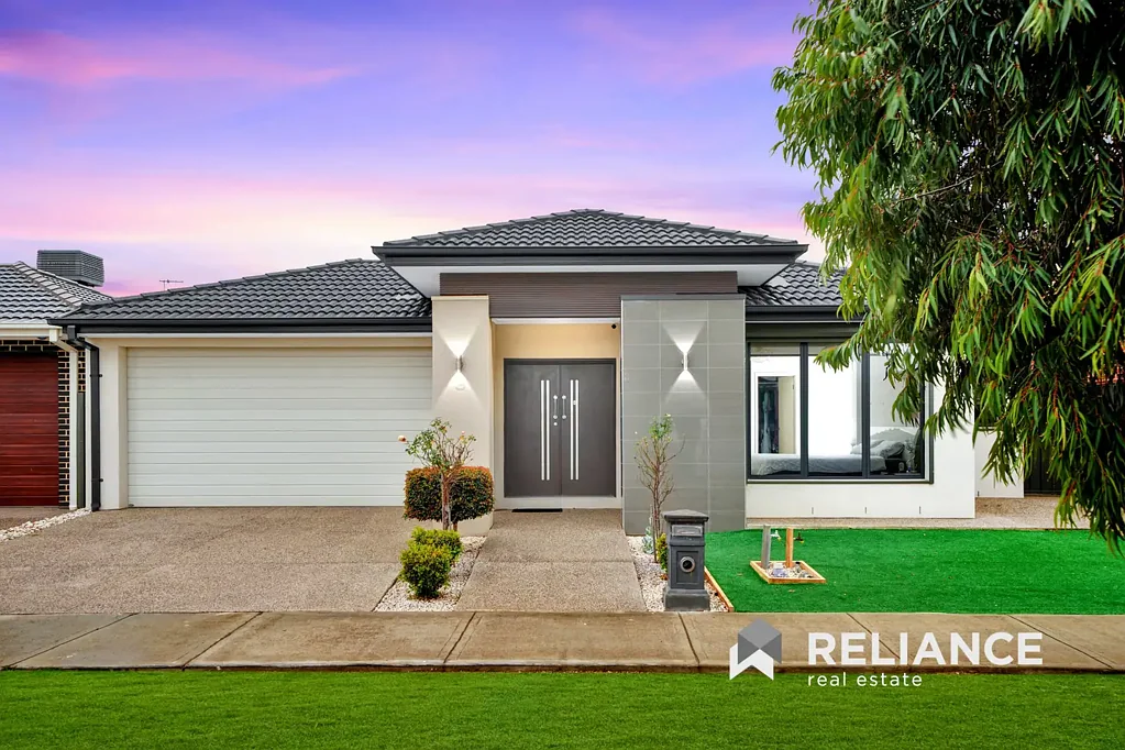 Tarneit 5 Bedroom Grand luxurious Home built by henley homes 29sq built on 448sqm land