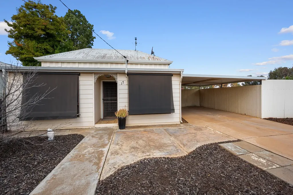 South Kalgoorlie 3બેડરૂમ Refurbished Three Bedroom Home, with the Perks of a Sparkling Pool & 7.5m x 7m Shed!