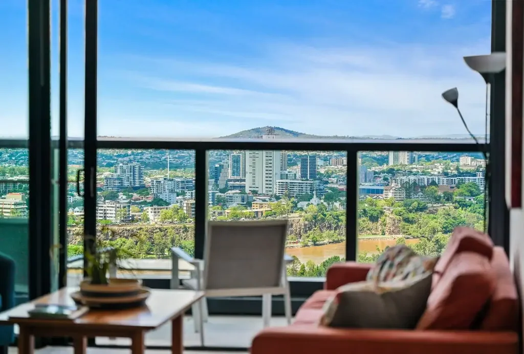 Brisbane City 2 Bedroom Contract Crashed - Owner Motivated to Sell! A Sky-High Lifestyle in the Heart of Brisbane in Stunning Skytower