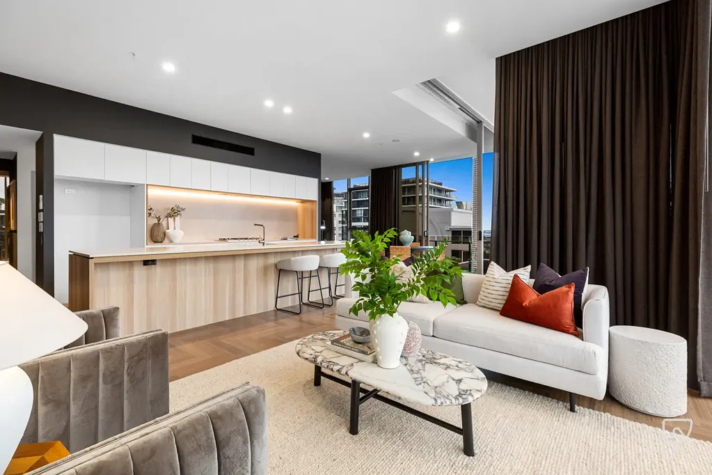 Newstead 3 Bedroom Luxurious Top Floor Skyhome With Exaggerated High Ceilings In Heart of Newstead