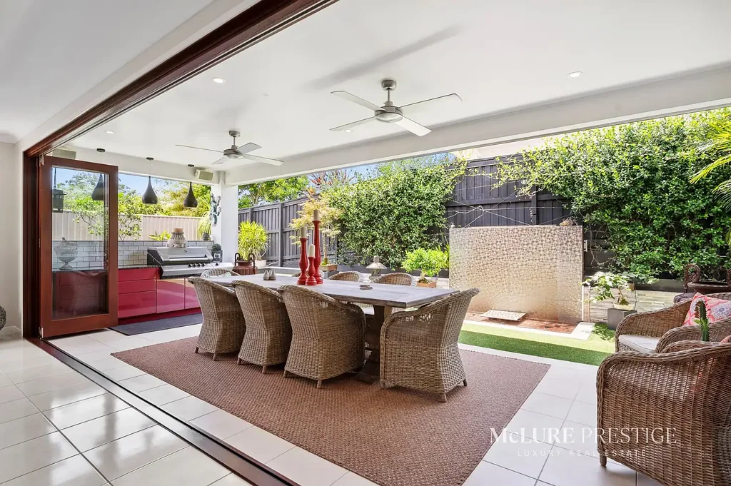 Noosaville 4 Slaapkamer Timeless Charm Meets Coastal Living