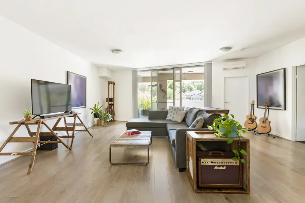 Oversized Modern Apartment with Double Lock-Up Garage