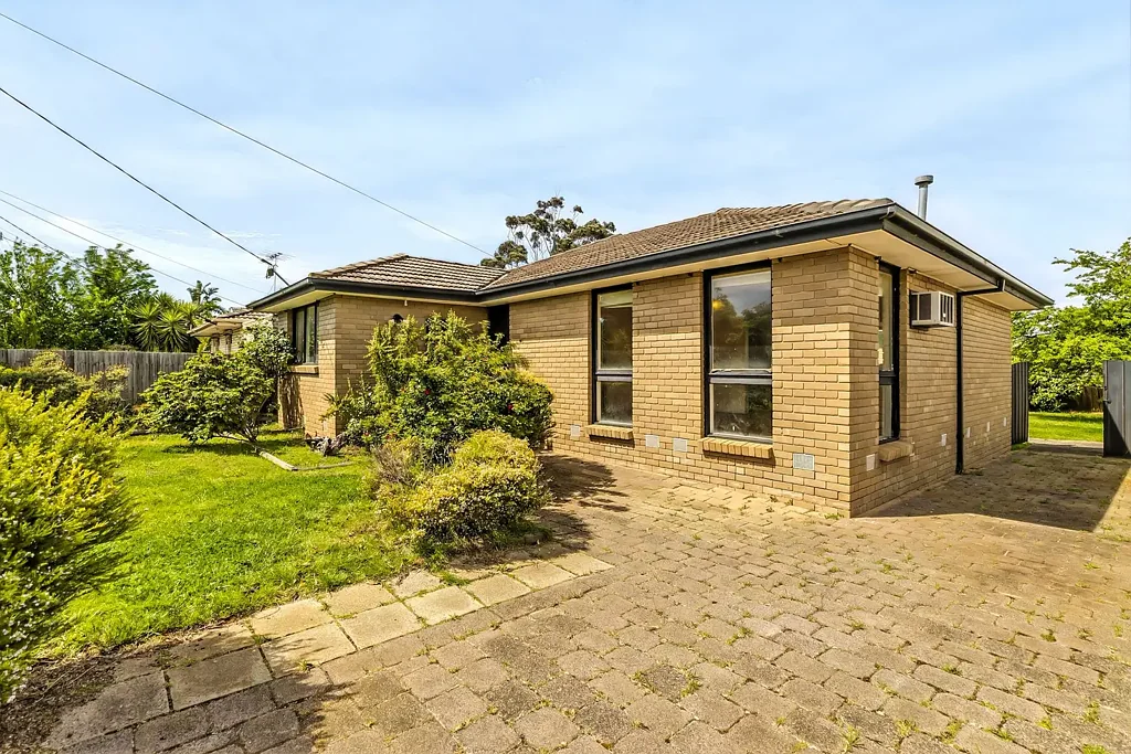 Melton 3房 核心地段，交通便利！ Central Location close to everything!