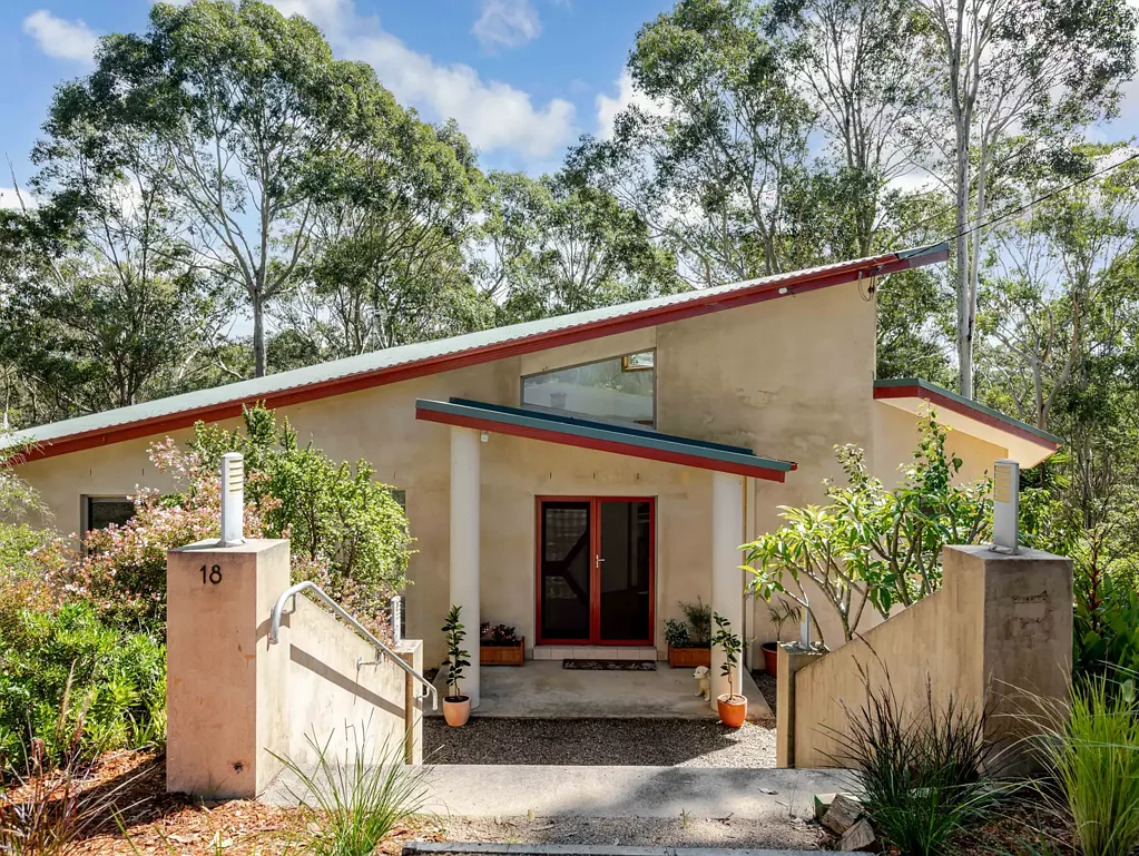 18 Headland Grove, Moruya Heads, NSW 2537