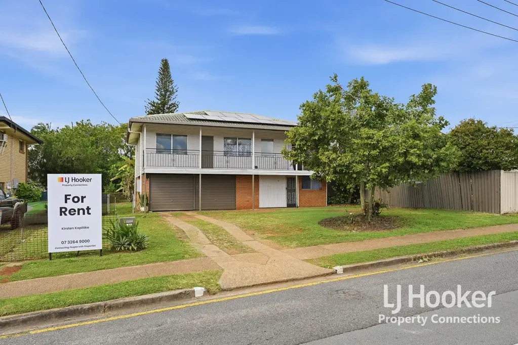 Convenient Strathpine Location - Solar Power System