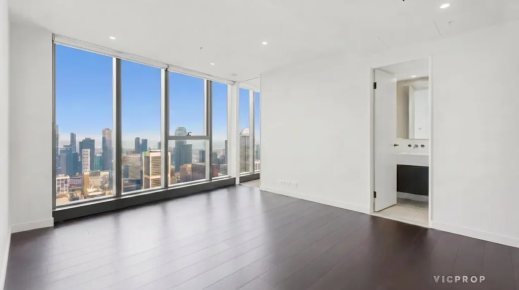 BENCHMARK QUEENS PLACE STYLE, SOPHISTICATION AND STUNNING VIEWS