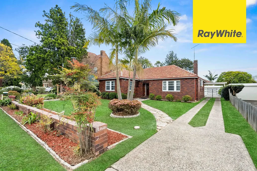 Double Brick, Family Home in Great Location