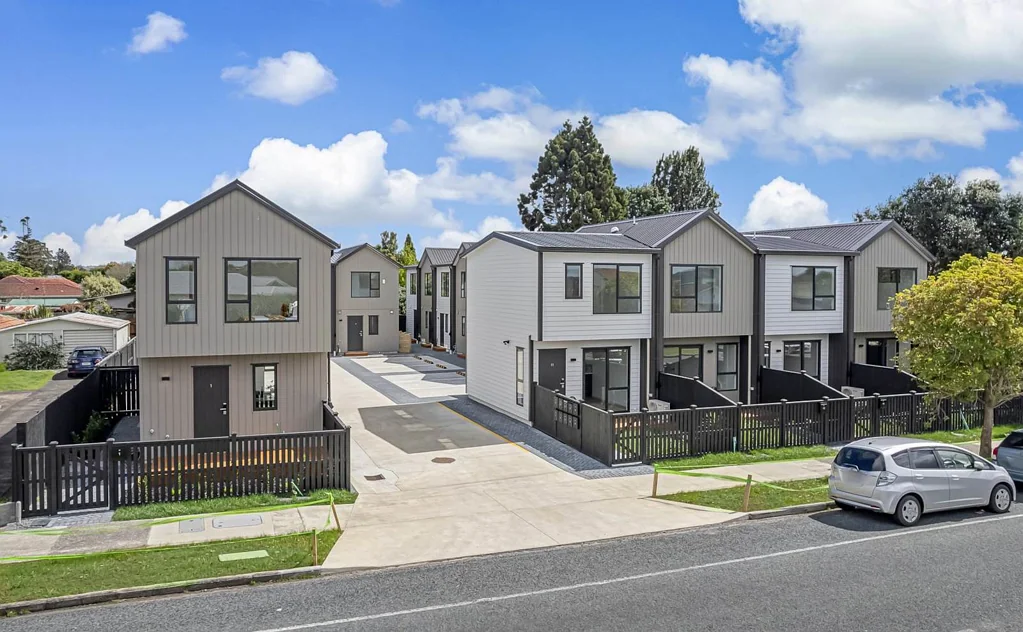 Te Atatu Peninsula 2 Bedroom Hot Deal! Great Location!