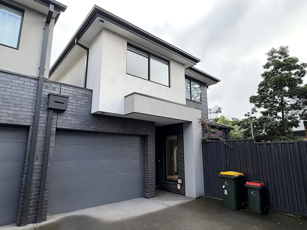 Modern Luxury in a Prime Reservoir Pocket