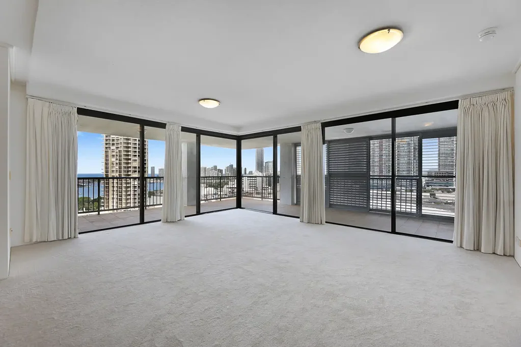 Southport 3房  Expansive Corner Apartment Showcasing Spectacular Panoramic Views