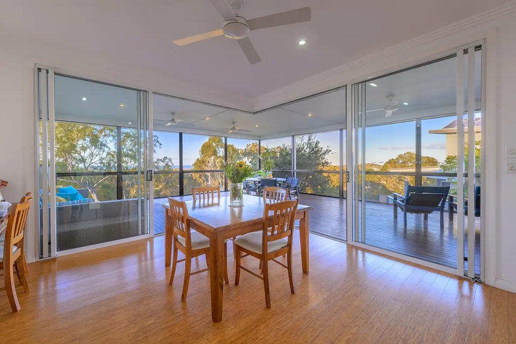 South Gladstone 5कमरा Elevated Living in Prestigious Catalina Heights