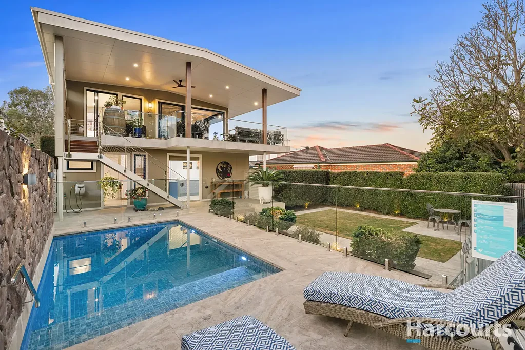 New Lambton 4房  A timeless façade becomes a modern family masterpiece