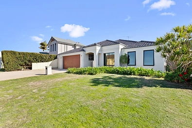 Madeley 4chambre SPACIOUS FAMILY LIVING WITH RESORT STYLE ENTERTAINING!
