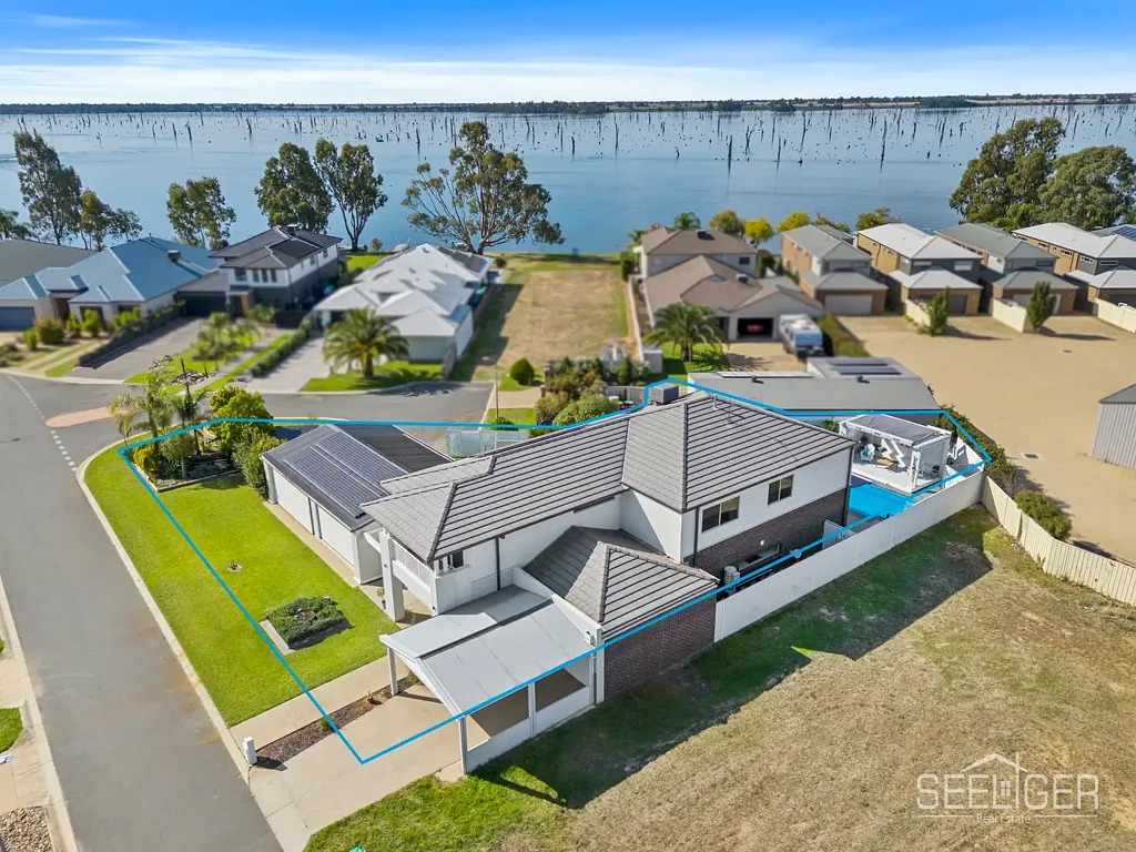 Yarrawonga 4 Bedroom Ultimate Family Entertainer with Pool, Deck & 4-Car Garage - It's Huge!!
