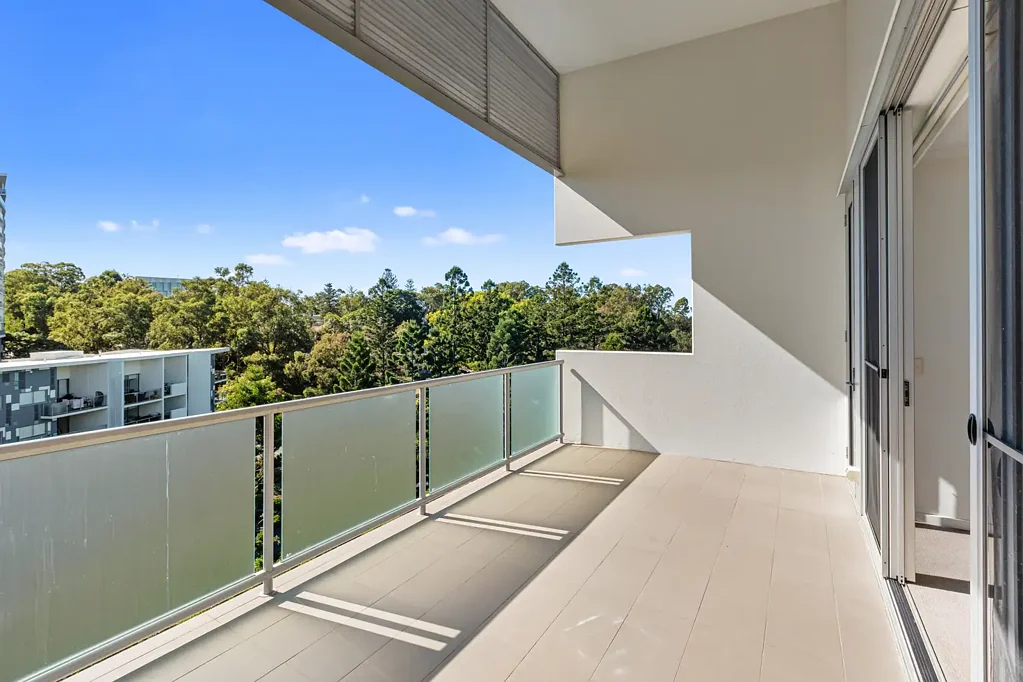 Beautiful Top Floor Apartment For Rent