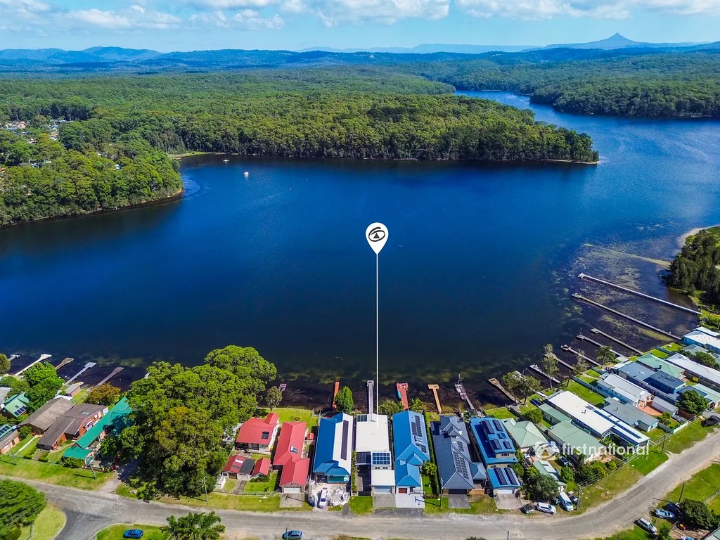 Burrill Lake 4Moenga Lakeside Luxury with Private Jetty